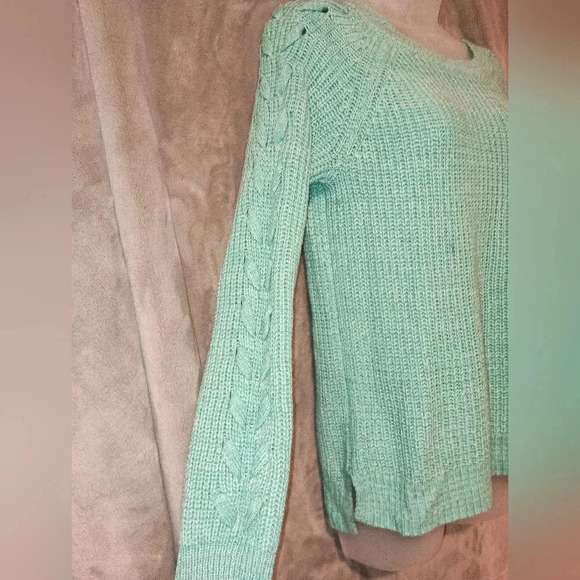 SO AUTHENTIC American heritage soft chunky,boxy, cable knit sweater (#952) - Picture 6 of 8